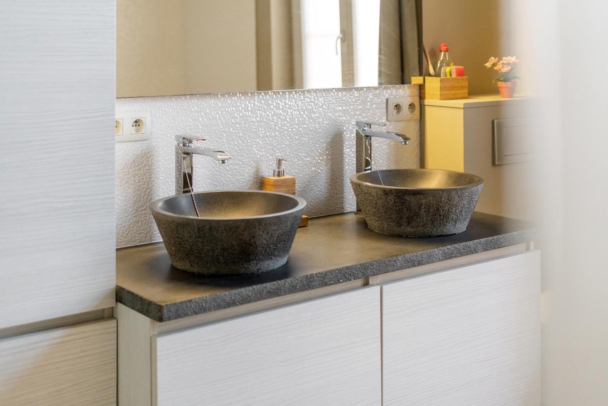 Spacious Guest Suites Near Historic Market - 5 Min Walk Brugge Eksteriør bilde