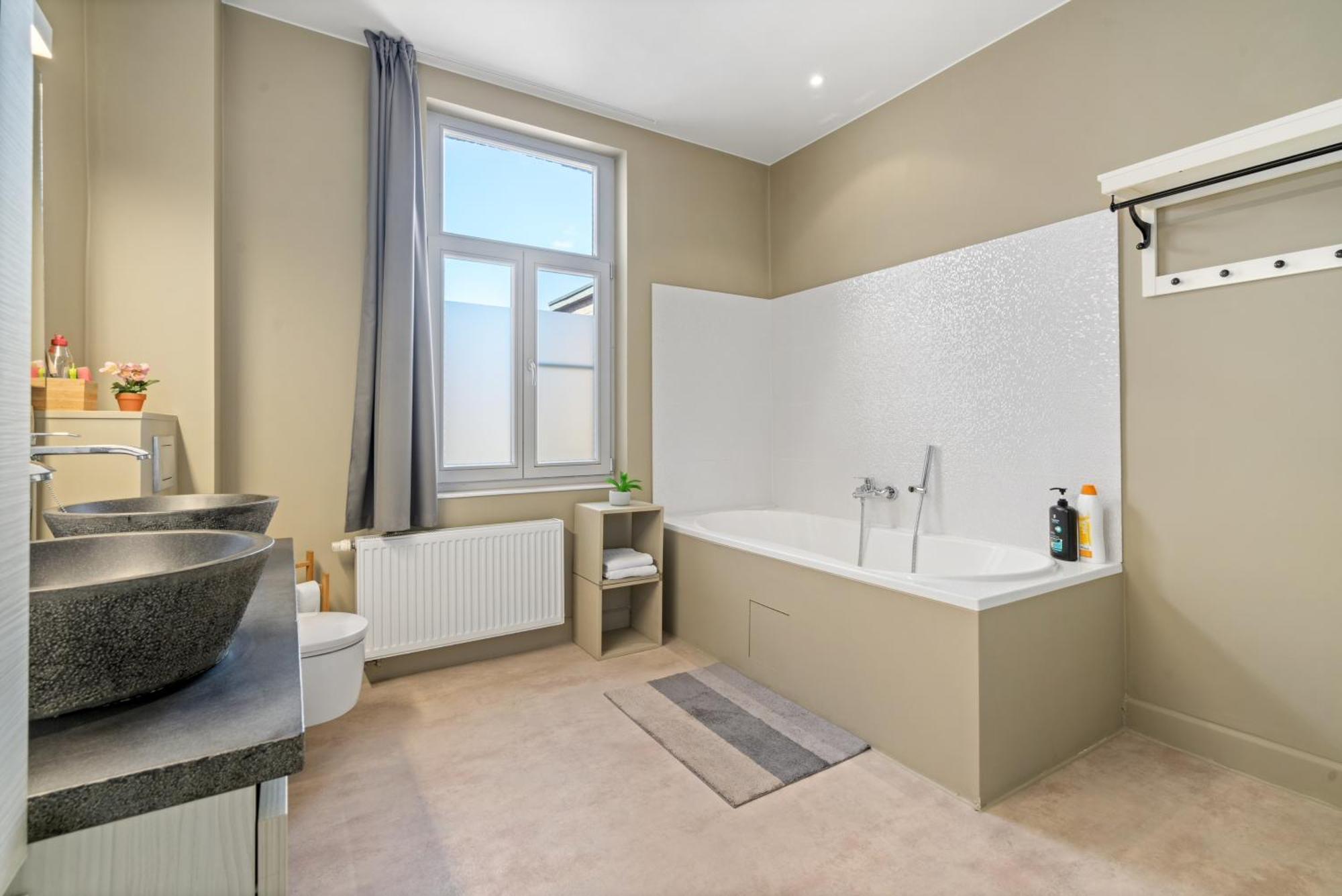 Spacious Guest Suites Near Historic Market - 5 Min Walk Brugge Eksteriør bilde