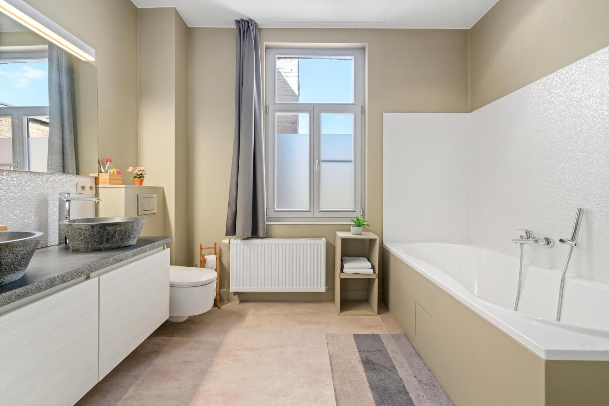 Spacious Guest Suites Near Historic Market - 5 Min Walk Brugge Eksteriør bilde